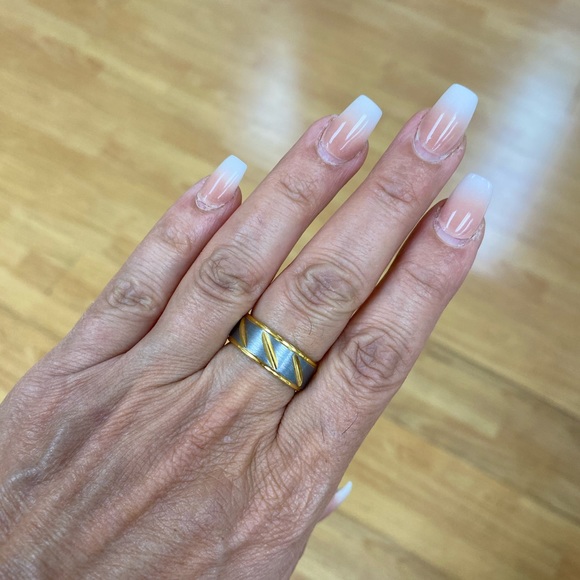 NEW 8MM GRAY YELLOW GOLD NOTCHED ETERNITY TUNGSTEN WEDDING BAND - Picture 5 of 16